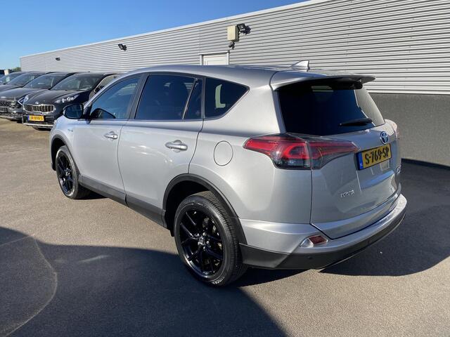 Toyota RAV4 2.5 Hybrid Black Edition Parkeersensoren v&a, achteruitrij camera, elektr. achterklep, keyless, adaptieve cruise control, automaat!