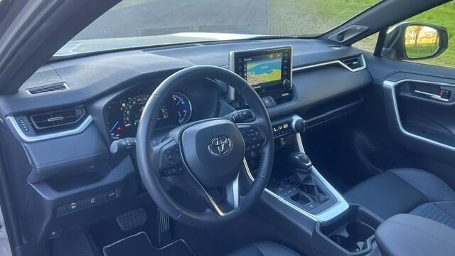 Toyota RAV4 2.5 HYBRID DYNAMIC 1E EIGENAAR!! NAVIGATIE, APPLE CARPLAY, DAB RADIO, STOELVERWARMING, KEYLESS GO, ADAPTIVE CRUISE CONTROL, DODEHOEK ASSIST, RIJBAAN ASSIST, PARKEERHULP, RONDOMZICHT CAMERA, LED-LICHT, 18"L/M-VELGEN, ENZ. ENZ. FULL OPTIONS!!