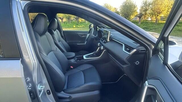 Toyota RAV4 2.5 HYBRID DYNAMIC 1E EIGENAAR!! NAVIGATIE, APPLE CARPLAY, DAB RADIO, STOELVERWARMING, KEYLESS GO, ADAPTIVE CRUISE CONTROL, DODEHOEK ASSIST, RIJBAAN ASSIST, PARKEERHULP, RONDOMZICHT CAMERA, LED-LICHT, 18"L/M-VELGEN, ENZ. ENZ. FULL OPTIONS!!