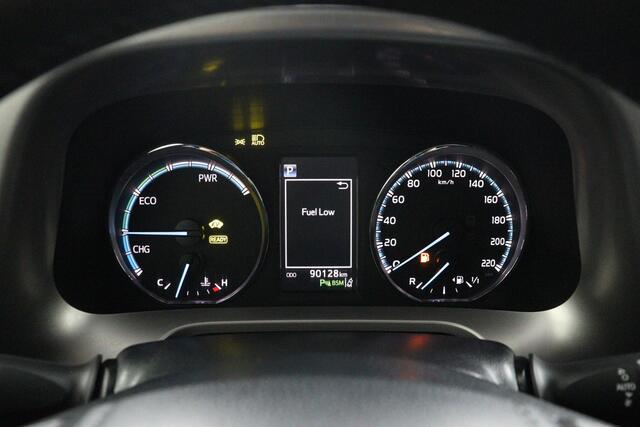 Toyota RAV4 2.5 Hybrid AWD Dynamic | Parkeersensoren, voor en achter | Navigatie | Trekhaak | elektrisch schuif kanteldak |