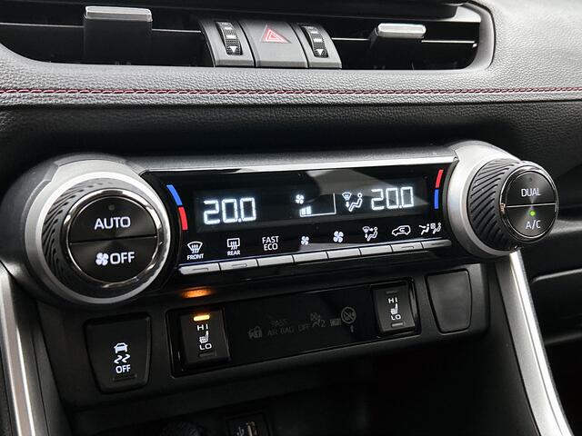 Toyota RAV4 2.5 Plug-in Hybrid AWD Style | BTW Voertuig | Stoelverwarming | Parkeersensoren voor+achter | Elektrische achterklep | Elektrisch verstelbare stoel | Cruise Control Adaptive | Apple CarPlay/Android Auto | 1500KG Trekgewi