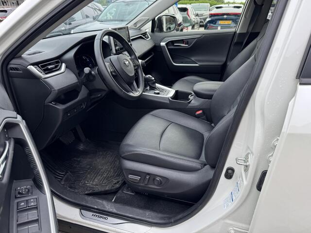 Toyota RAV4 2.5 Hybrid AWD Executive + Trekhaak en 1.650KG trekgewicht ,Slechts 26.535KM ,Stoel verwarming ,JBL Premium audio , Elektr. bedienbare achterklep ,Adaptive cruise control, Alarm