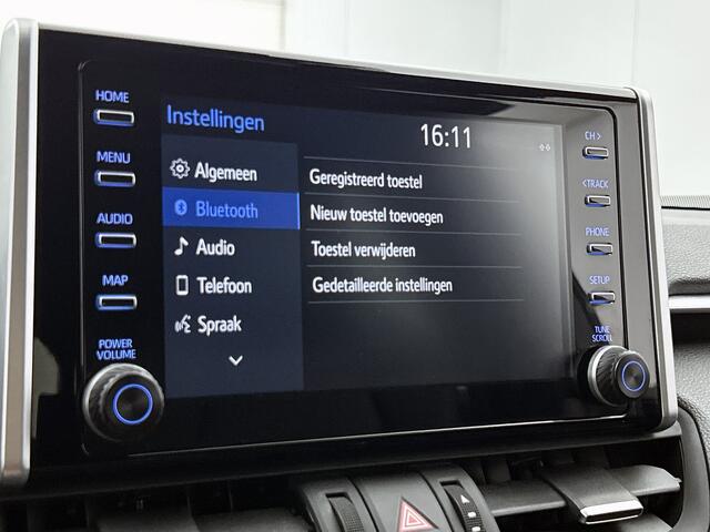 Toyota RAV4 2.5 Hybrid AWD Bi-Tone | 1650KG trekgewicht | Stoel+stuurverwarming | Elektrische Achterklep | Parkeersensoren Voor+achter | Draadloze telefoonlader | Apple CarPlay/Android Auto | Cruise Control Adaptive |