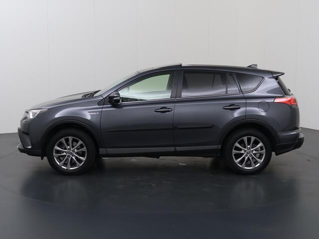 Toyota RAV4 2.5 Hybrid AWD Executive | Panoramadak | Trekhaak | Stoelverwarming | Dodehoekdetectie | Elek. Achterklep | Keyless Entry/Go |
