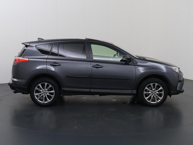 Toyota RAV4 2.5 Hybrid AWD Executive | Panoramadak | Trekhaak | Stoelverwarming | Dodehoekdetectie | Elek. Achterklep | Keyless Entry/Go |