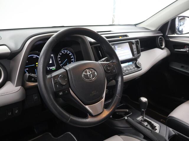 Toyota RAV4 2.5 Hybrid AWD Executive | Panoramadak | Trekhaak | Stoelverwarming | Dodehoekdetectie | Elek. Achterklep | Keyless Entry/Go |