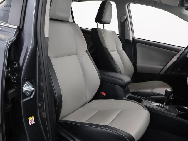 Toyota RAV4 2.5 Hybrid AWD Executive | Panoramadak | Trekhaak | Stoelverwarming | Dodehoekdetectie | Elek. Achterklep | Keyless Entry/Go |
