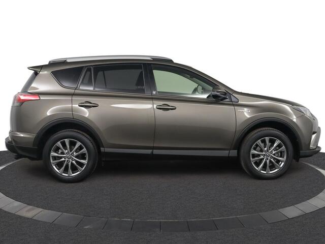 Toyota RAV4 2.5 Hybrid AWD Style | Trekhaak | Unieke Kilometerstand | Parkeersensoren | Elektrische Achterklep | Stoel/Stuurverwarming | 1650KG Trekvermogen |