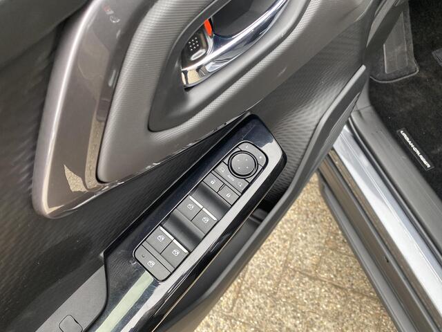 Toyota URBAN CRUISER Dynamic 61 kWh | Nieuwe auto | Direct uit voorraad leverbaar |