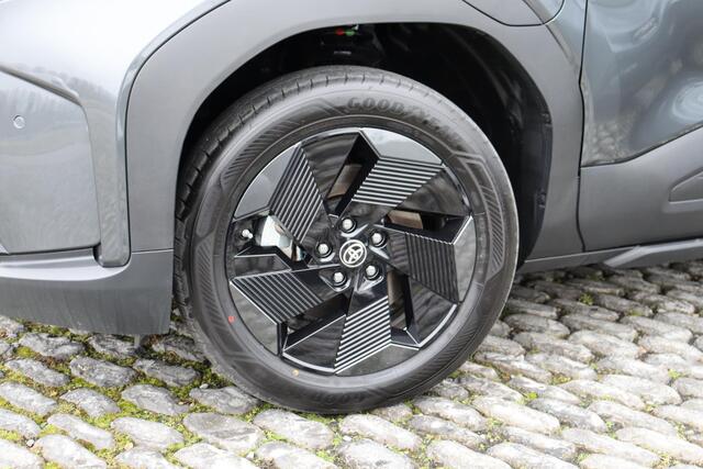 Toyota URBAN CRUISER Dynamic 61,1 kWh, Navi, Apple Carplay, Android Auto, Adaptieve cruise control, Stoel / stuurverwarming.