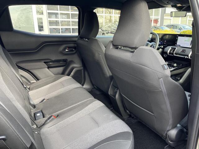 Toyota URBAN CRUISER Dynamic 61 kWh | Land Breeze Green | Demo