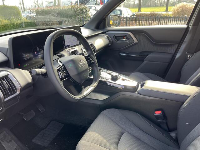 Toyota URBAN CRUISER Dynamic 61 kWh | Land Breeze Green | Demo