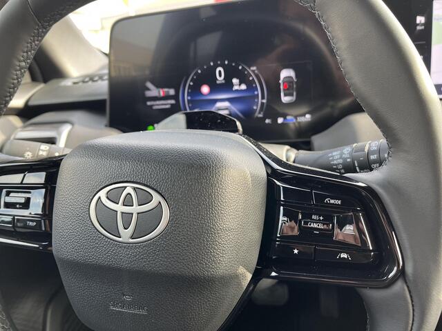 Toyota URBAN CRUISER Dynamic 61 kWh | Land Breeze Green | Demo