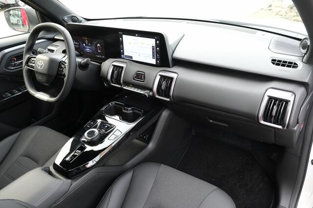 Toyota URBAN CRUISER 61,1 kwh Executive Automaat | Actieradius (WLTP): 395 km | JBL P