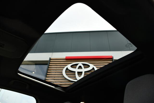 Toyota URBAN CRUISER Executive 61 kWh Automaat 174pk | Nieuw | Panoramadak | JBL-audio | 360 graden camera |