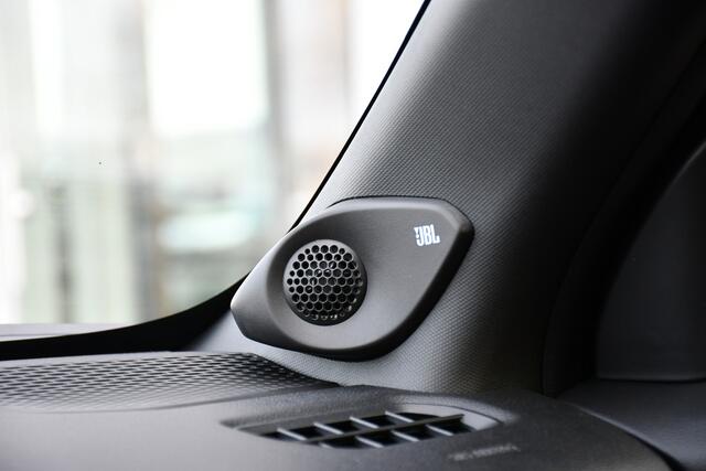 Toyota URBAN CRUISER Executive 61 kWh Automaat 174pk | Nieuw | Panoramadak | JBL-audio | 360 graden camera |