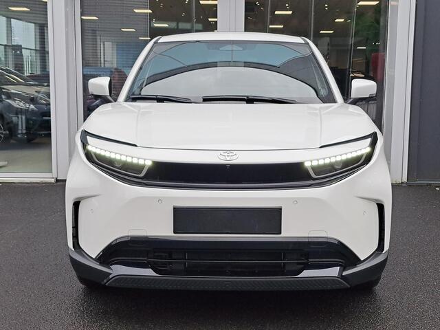 Toyota URBAN CRUISER Executive 61 kWh | Nieuwe auto | Dodehoekdetectie | 360 camera | JBL | Panoramadak | Ook andere kleuren en uitvoeringen snel leverbaar!