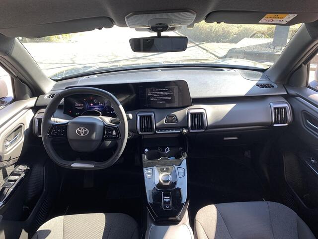 Toyota URBAN CRUISER Dynamic 61 kWh EXTRA INRUILVOORDEEL ¤ 1.500,--