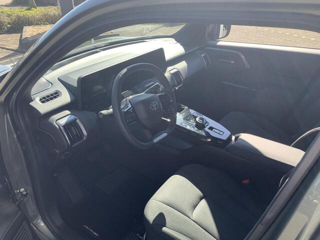 Toyota URBAN CRUISER Dynamic 61 kWh EXTRA INRUILVOORDEEL ¤ 1.500,--