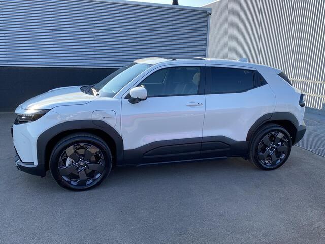 Toyota URBAN CRUISER Executive 61 kWh Nieuw! Panoramadak, 360° camea, navigatie, parkeersensoren, draadloze telefoonlader, stoel- & stuurverwarming