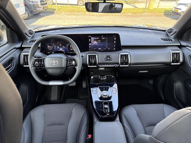 Toyota URBAN CRUISER Executive 61 kWh **LAND BREEZE GREEN/ NIEUWE AUTO/ DIRECT LEVERBAAR**