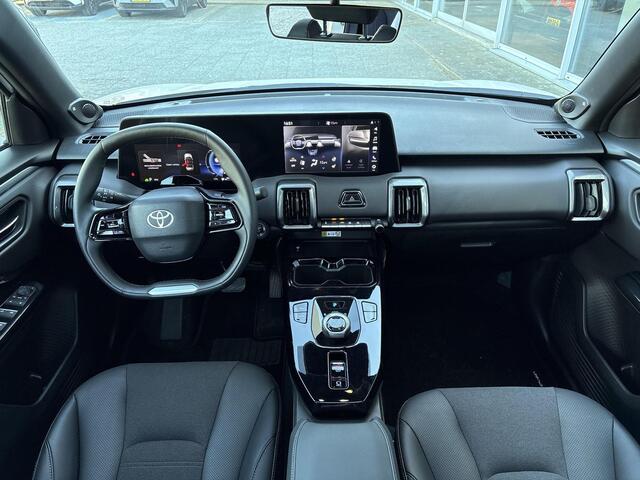 Toyota URBAN CRUISER Executive 61 kWh **PANORAMA DAK/ STUURVERWARMING/ DODEHOEK DETECTIE**