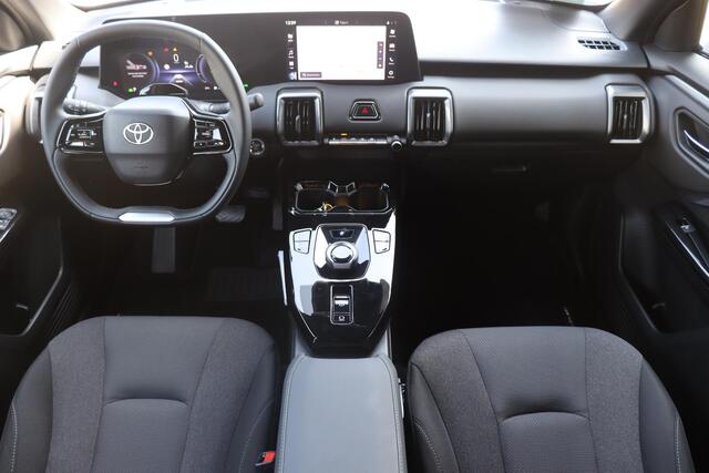 Toyota URBAN CRUISER Dynamic 61 kWh , Nieuw en snel leverbaar (juni 2026) met ¤3.000 inruilvoordeel