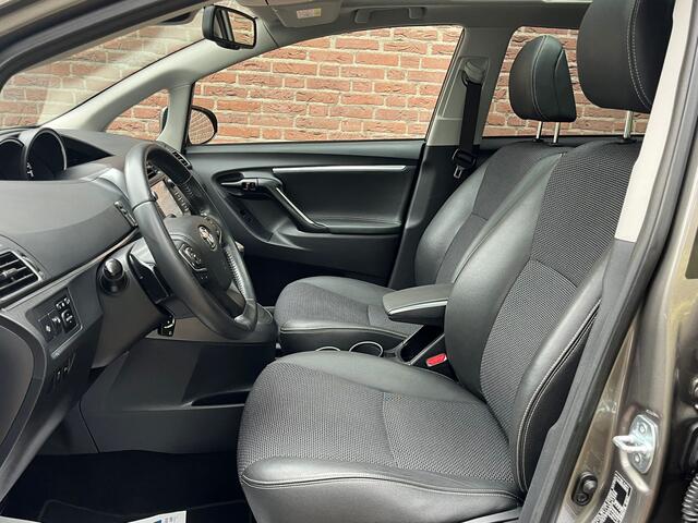 Toyota VERSO 1.8 VVT-i Executive. Panodak, Navi, Camera, Clima, Cruise, 17"LMV, Haak 1300kg