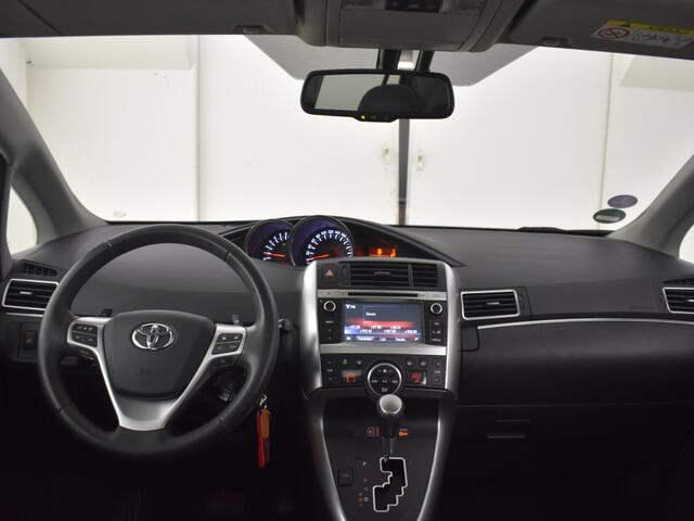 Toyota VERSO 1.8 VVT-i Aspiration 7 persoons | Panoramdak | Trekhaak