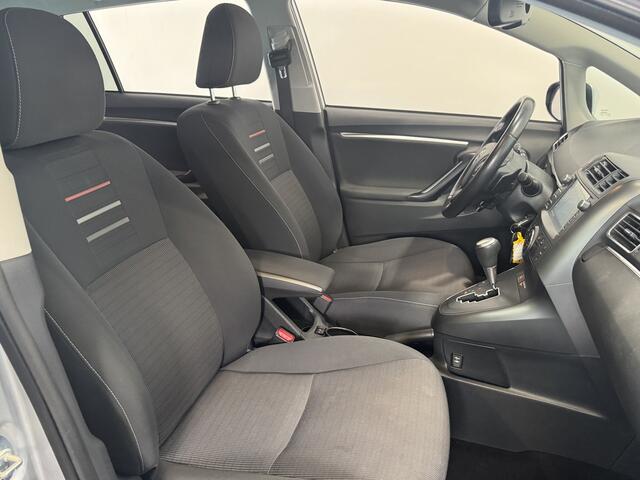Toyota VERSO 1.8 VVT-i Dynamic | Trekhaak | Fabrieksnavigatie | Zeer lage KM-stand |