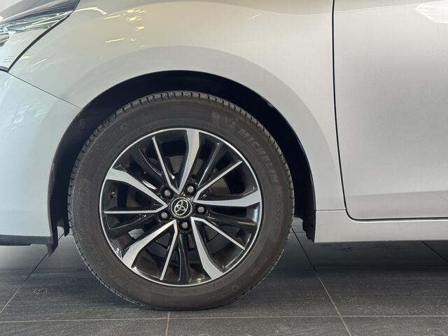 Toyota VERSO 1.8 VVT-i Dynamic | Trekhaak | Fabrieksnavigatie | Zeer lage KM-stand |