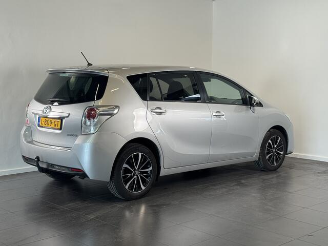 Toyota VERSO 1.8 VVT-i Dynamic | Trekhaak | Fabrieksnavigatie | Zeer lage KM-stand |