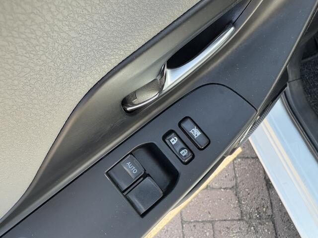 Toyota YARIS 1.5 Hybrid Active, navi/climate/cruise/camera