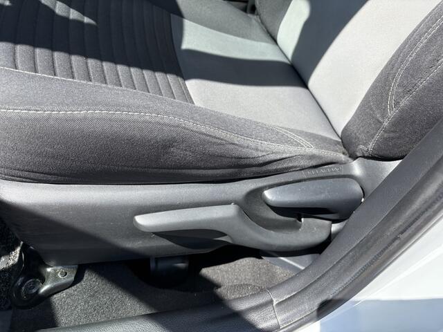 Toyota YARIS 1.5 Hybrid Active, navi/climate/cruise/camera