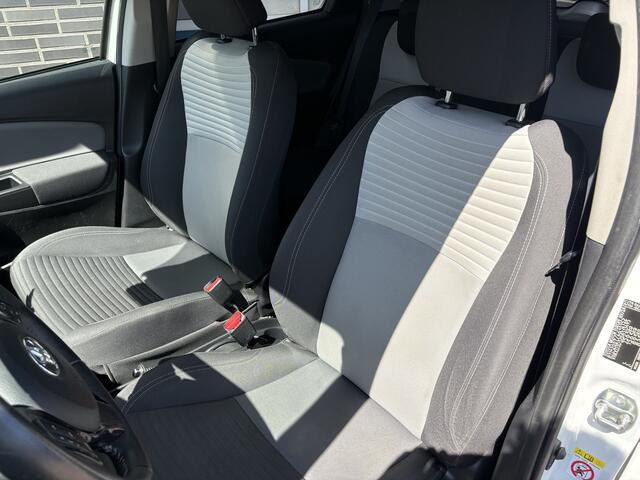 Toyota YARIS 1.5 Hybrid Active, navi/climate/cruise/camera