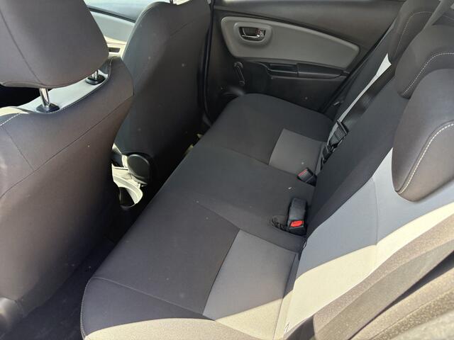 Toyota YARIS 1.5 Hybrid Active, navi/climate/cruise/camera