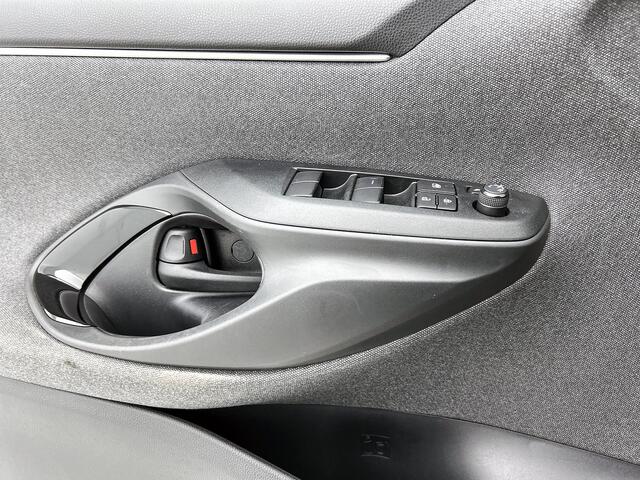 Toyota YARIS 1.5 Hybrid Style | Leer |