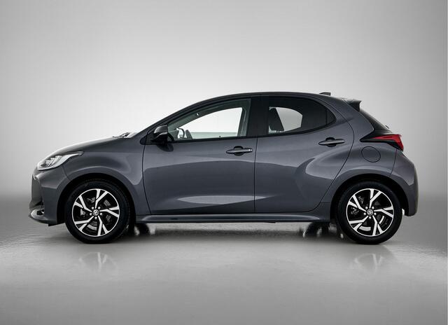 Toyota YARIS 1.5 Hybrid 115 First Edition | Metaallak | Parkeercamera | Lichtmetalen Velgen | Apple Carplay/Android Auto |