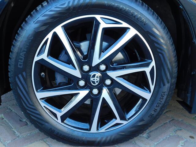 Toyota YARIS 1.5 VVT-i Dynamic | LED | All-season banden