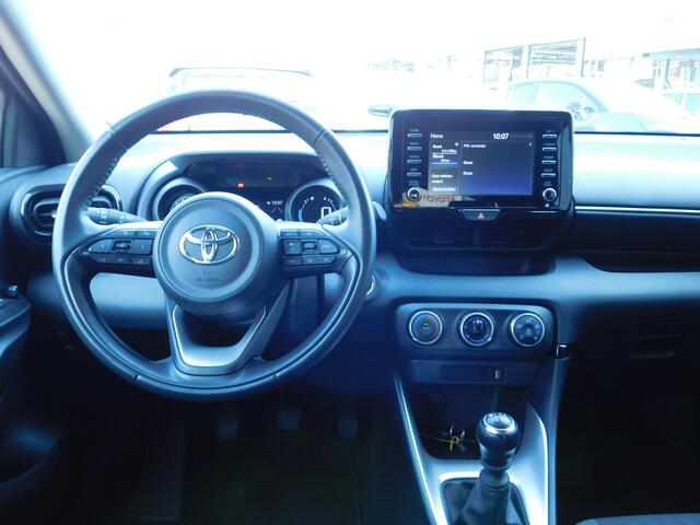 Toyota YARIS 1.5 VVT-i Dynamic | LED | All-season banden