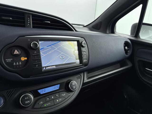 Toyota YARIS 1.5 Hybrid Bi-Tone | Navigatie | LM velgen | Cruise Control | Climate Control |