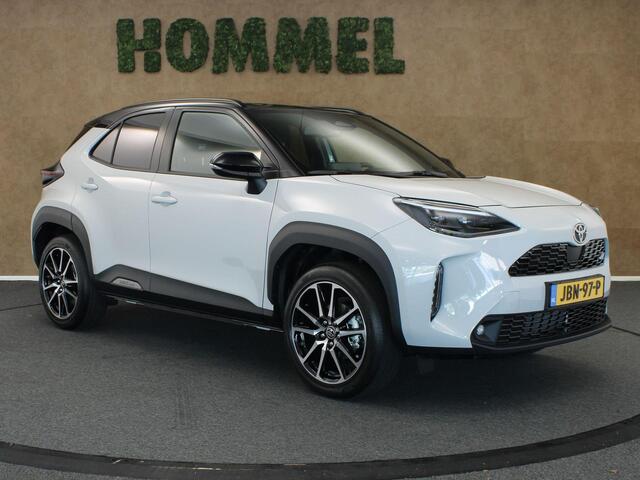 Toyota YARIS Cross 1.5 Hybrid 130 GR Sport - DIRECT UIT VOORRAAD LEVERBAAR - MEERDERE BESCHIKBAAR - HEAD-UP DISPLAY - ELEKTRISCHE ACHTERKLEP - PARKEERSENSOREN VOOR EN ACHTER - JBL GELUIDSINSTALLATIE - DODEHOEK DETECTIE