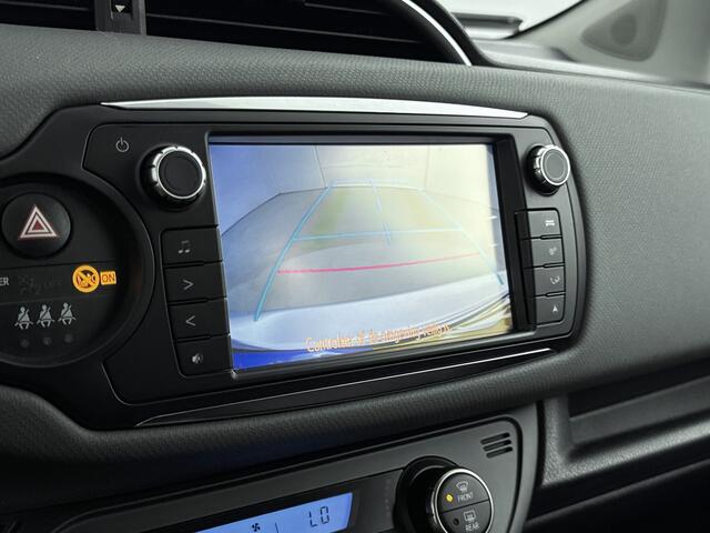 Toyota YARIS 1.5 Hybrid Aspiration | Cruise Control | Climate Control | Parkeercamera | Metaallak | APK 28-07-2026 | NL-Auto | Lederen Stuur |