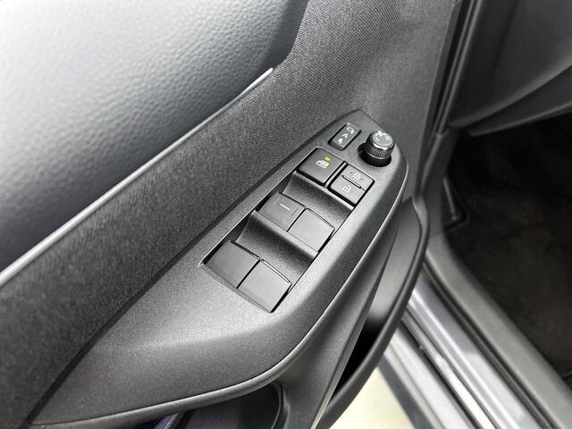 Toyota YARIS 1.5 Hybrid 115 Dynamic | Parkeersensoren V+A | Camera | Adaptive cruisecontrol | Stoelverwarming |