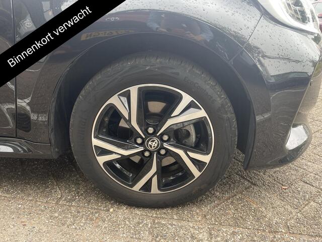 Toyota YARIS 1.5 Hybrid 115 Dynamic | Dodehoek detectie | Stoel/Stuur verwarming | Parkeersensoren | Apple Carplay & AndroidAUTO