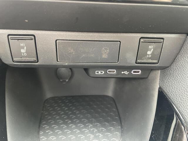 Toyota YARIS 1.5 Hybrid 115 Dynamic | Dodehoek detectie | Stoel/Stuur verwarming | Parkeersensoren | Apple Carplay & AndroidAUTO