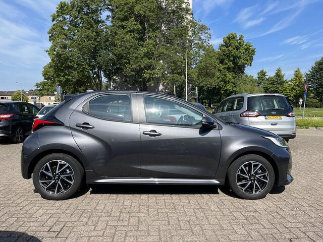 Toyota YARIS 1.5 Hybrid Dynamic Lmv Cruise Navi Klima Acamera Nap