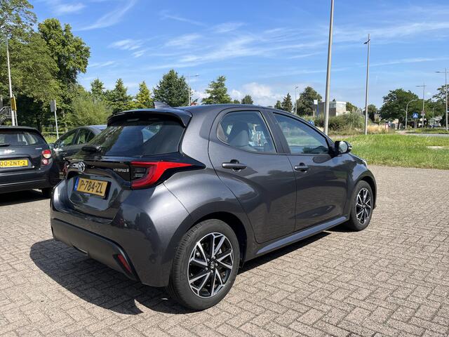 Toyota YARIS 1.5 Hybrid Dynamic Lmv Cruise Navi Klima Acamera Nap