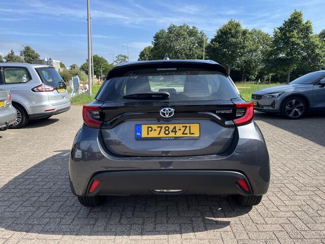 Toyota YARIS 1.5 Hybrid Dynamic Lmv Cruise Navi Klima Acamera Nap