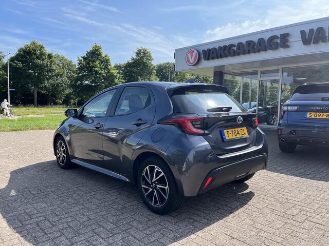 Toyota YARIS 1.5 Hybrid Dynamic Lmv Cruise Navi Klima Acamera Nap